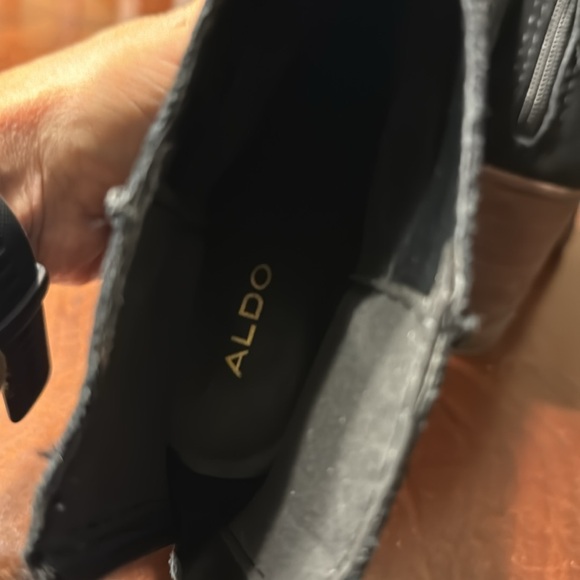Black suede Aldo booties - Picture 4 of 10